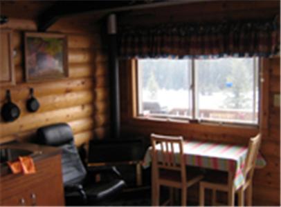 Bear Corner Adventures Bed & Bale Golden Room photo